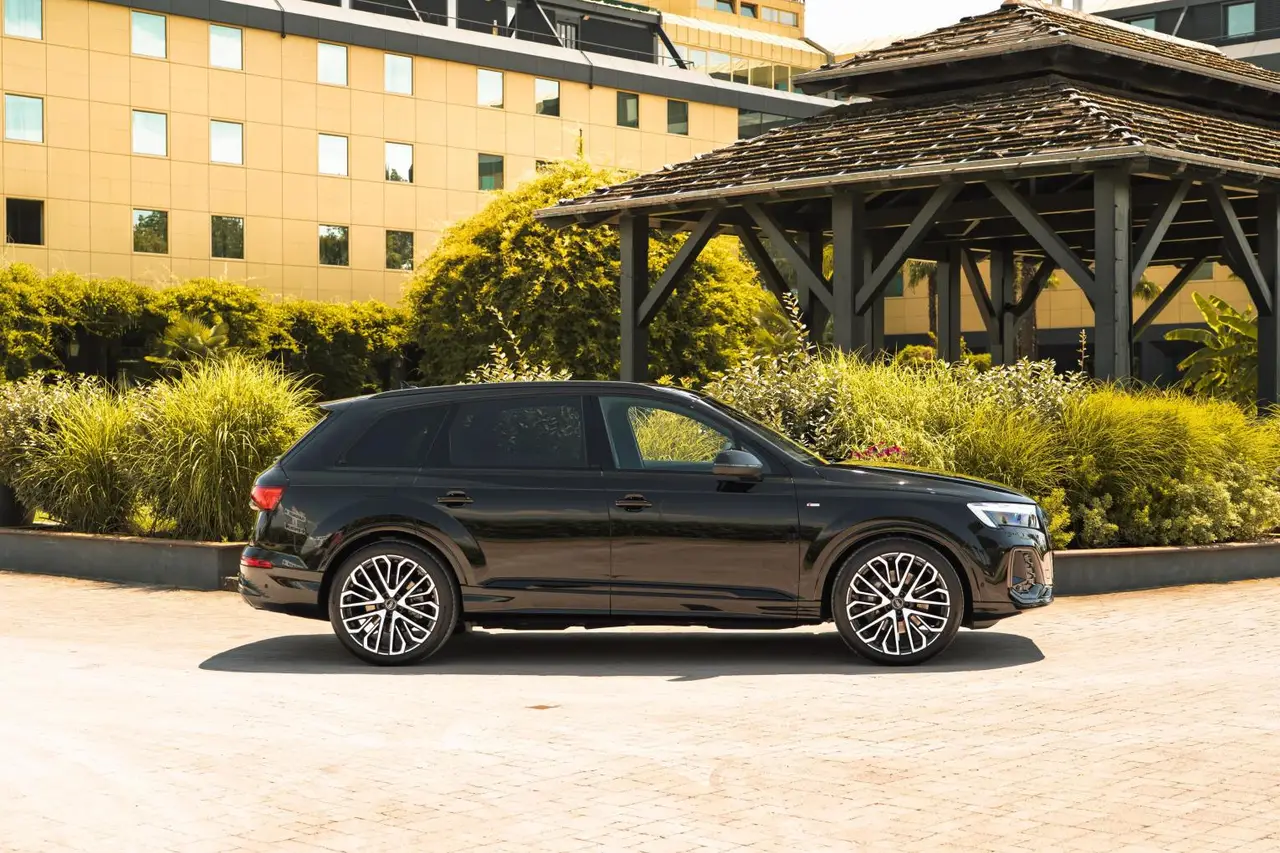 Audi Q7 50 TDI S-Line Edition 2025, front view — Florence Luxury Car Rental, Florence. Audi Q7 50 TDI S-Line Edition in Florence Renting the 2025 Audi Q7 50 TDI S-Line Edition…