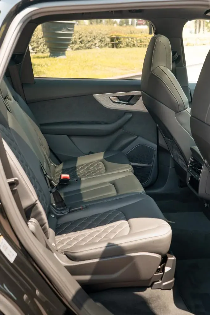 Audi Q7 50 TDI S-Line Edition 2025, rear view — Florence Luxury Car Rental, Florence. Audi Q7 50 TDI S-Line Edition in Florence Renting the 2025 Audi Q7 50 TDI S-Line Edition…