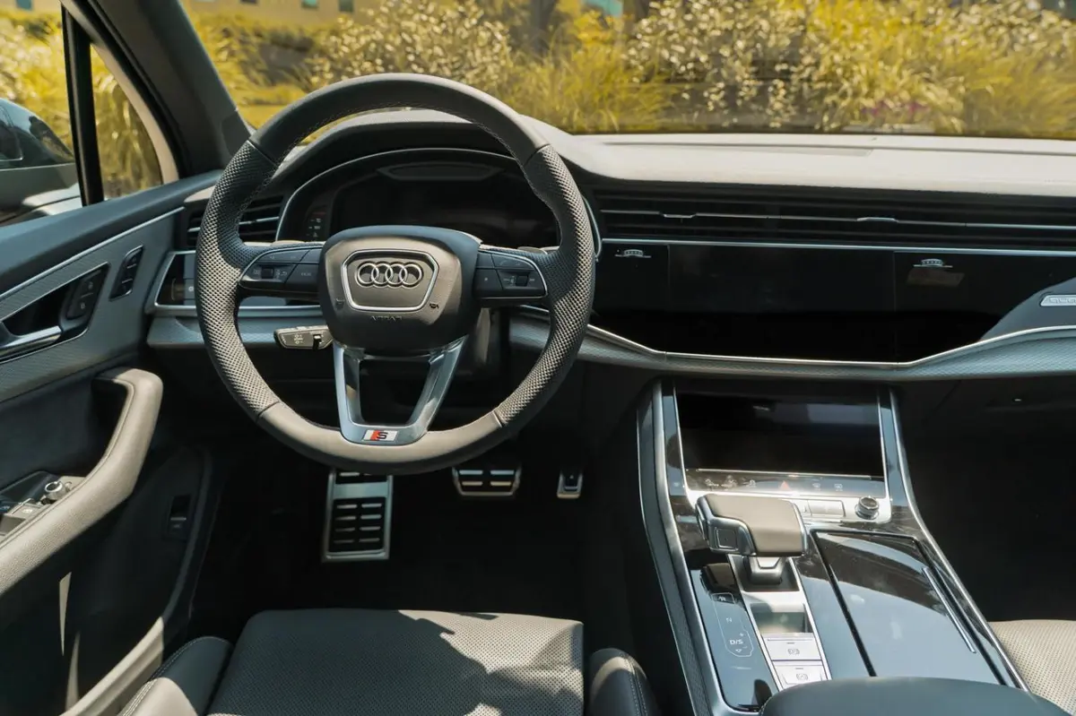 Audi Q7 50 TDI S-Line Edition 2025, interior — Florence Luxury Car Rental, Florence. Audi Q7 50 TDI S-Line Edition in Florence Renting the 2025 Audi Q7 50 TDI S-Line Edition…