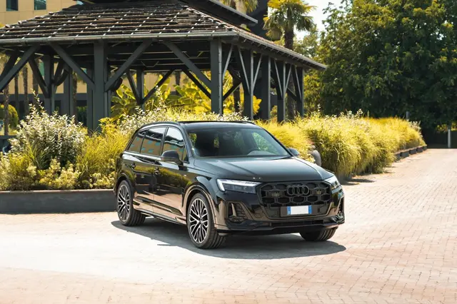 Audi Q7 50 TDI S-Line Edition 2025 — Florence Luxury Car Rental, Florence