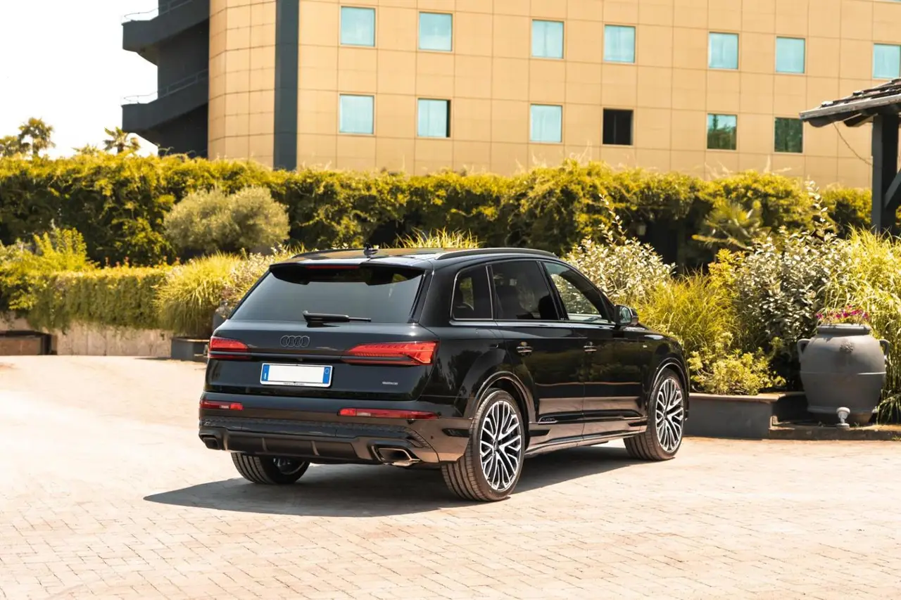 Audi Q7 50 TDI S-Line Edition 2025, dashboard — Florence Luxury Car Rental, Florence. Audi Q7 50 TDI S-Line Edition in Florence Renting the 2025 Audi Q7 50 TDI S-Line Edition…
