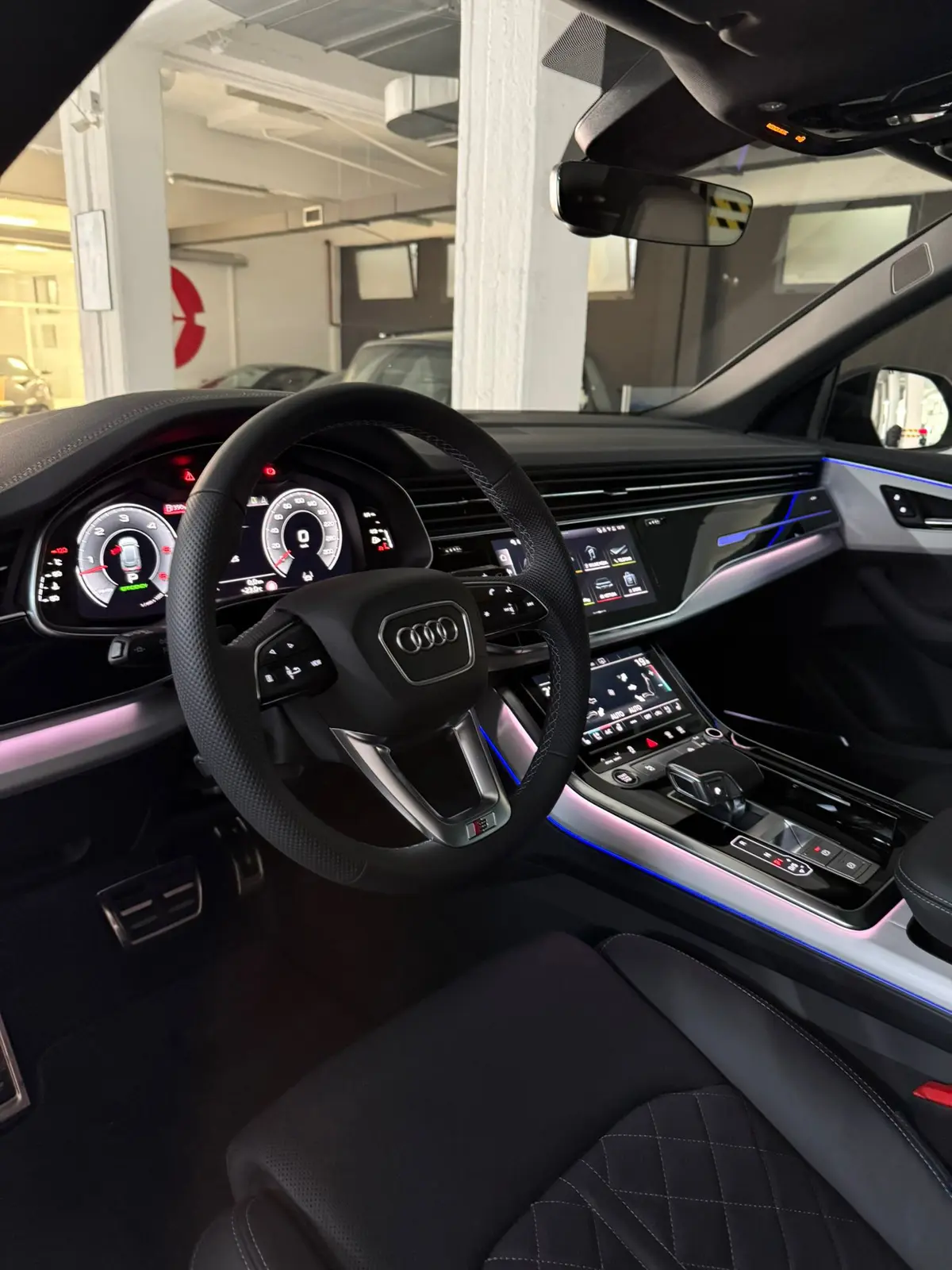 Audi Q8 2025, exterior — Florence Luxury Car Rental, Florence. Audi Q8 in Florence The 2025 Audi Q8 is available for rental in Florence, providing an…