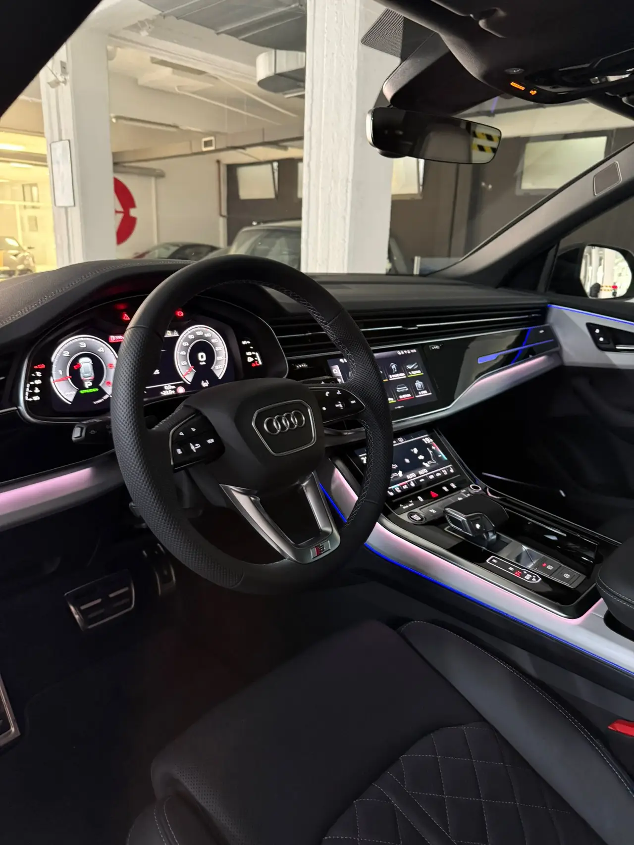 Audi Q8 2025, exterior — Florence Luxury Car Rental, Florence. Audi Q8 in Florence The 2025 Audi Q8 is available for rental in Florence, providing an…