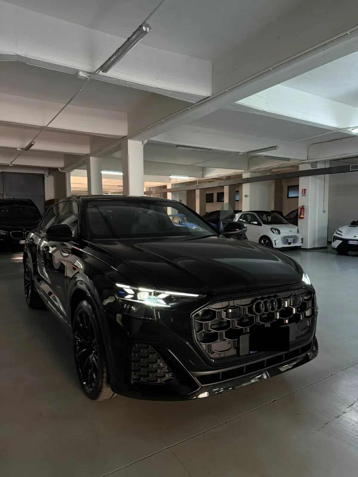 Audi Q8 2025, front view — Florence Luxury Car Rental, Florence. Audi Q8 in Florence The 2025 Audi Q8 is available for rental in Florence, providing an…