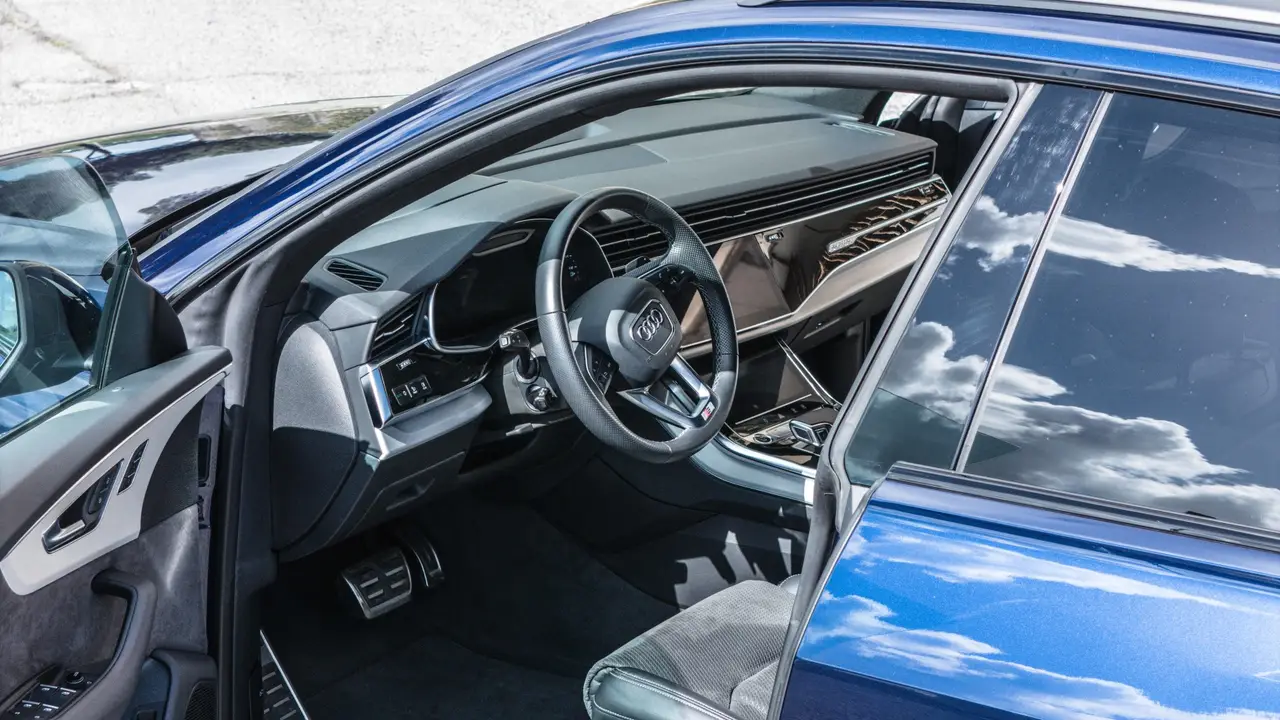 Audi Q8 55 TFSI 2022, interni — Florence Luxury Car Rental, Firenze. Da Peretola a Siena, comfort senza pensieri per famiglie