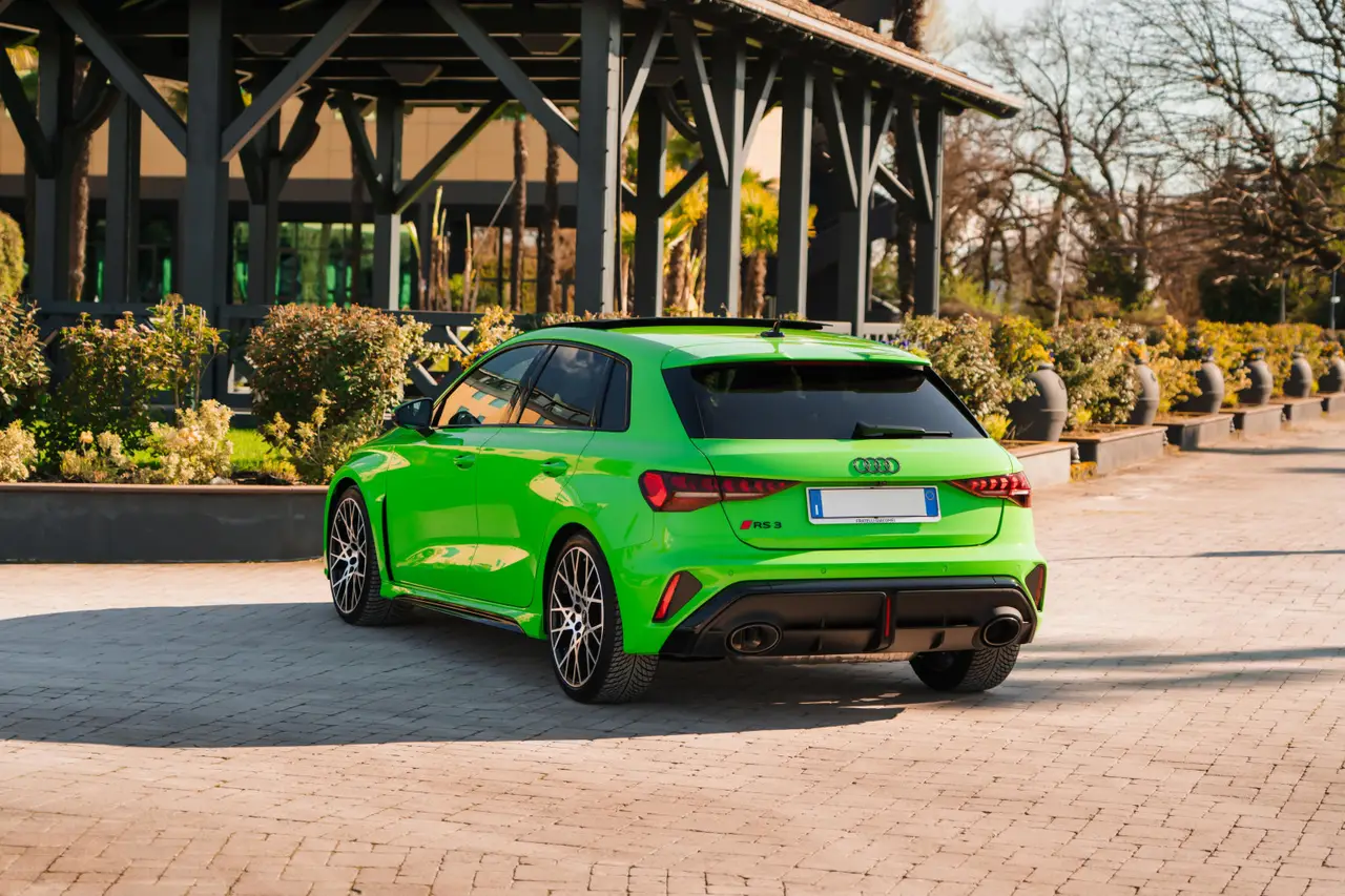 Audi RS3 Restyling 2025, esterno — Florence Luxury Car Rental, Firenze. Agile tra le curve del Chianti verso Greve