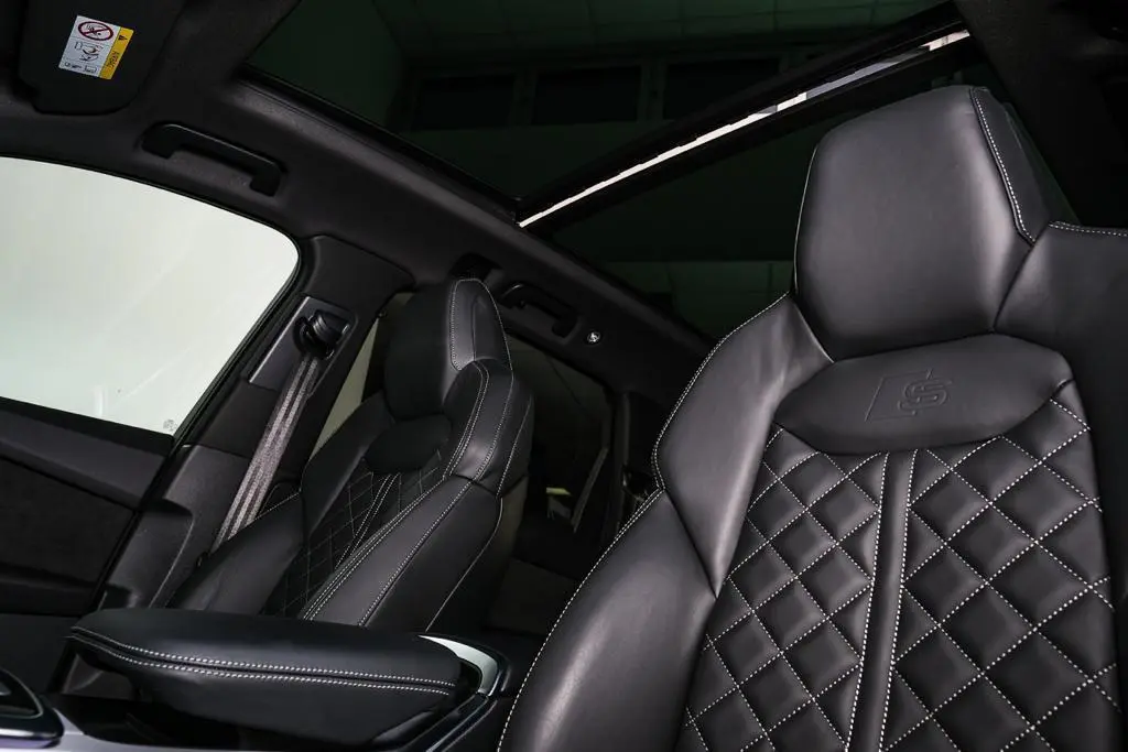 Audi SQ7 2025, exterior — Florence Luxury Car Rental, Florence. Audi SQ7 in Florence Renting the 2025 Audi SQ7 in Florence provides an SUV engineered…