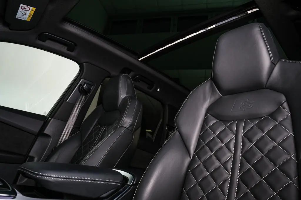 Audi SQ7 2025, exterior — Florence Luxury Car Rental, Florence. Audi SQ7 in Florence Renting the 2025 Audi SQ7 in Florence provides an SUV engineered…
