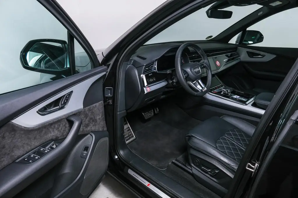 Audi SQ7 2025, front view — Florence Luxury Car Rental, Florence. Audi SQ7 in Florence Renting the 2025 Audi SQ7 in Florence provides an SUV engineered…