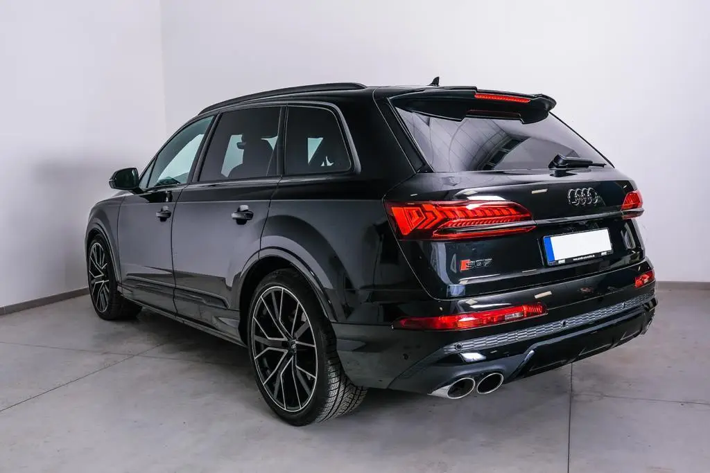 Audi SQ7 2025, rear view — Florence Luxury Car Rental, Florence. Audi SQ7 in Florence Renting the 2025 Audi SQ7 in Florence provides an SUV engineered…