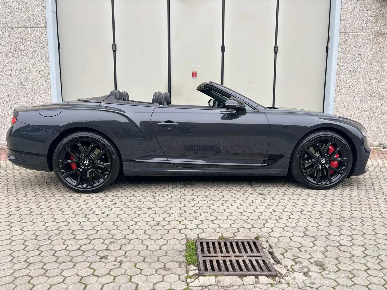 Bentley Continental GTC S V8 2025, exterior — Florence Luxury Car Rental, Florence. Bentley Continental GTC S V8 in Florence Renting the 2025 Bentley Continental GTC S V8 in…