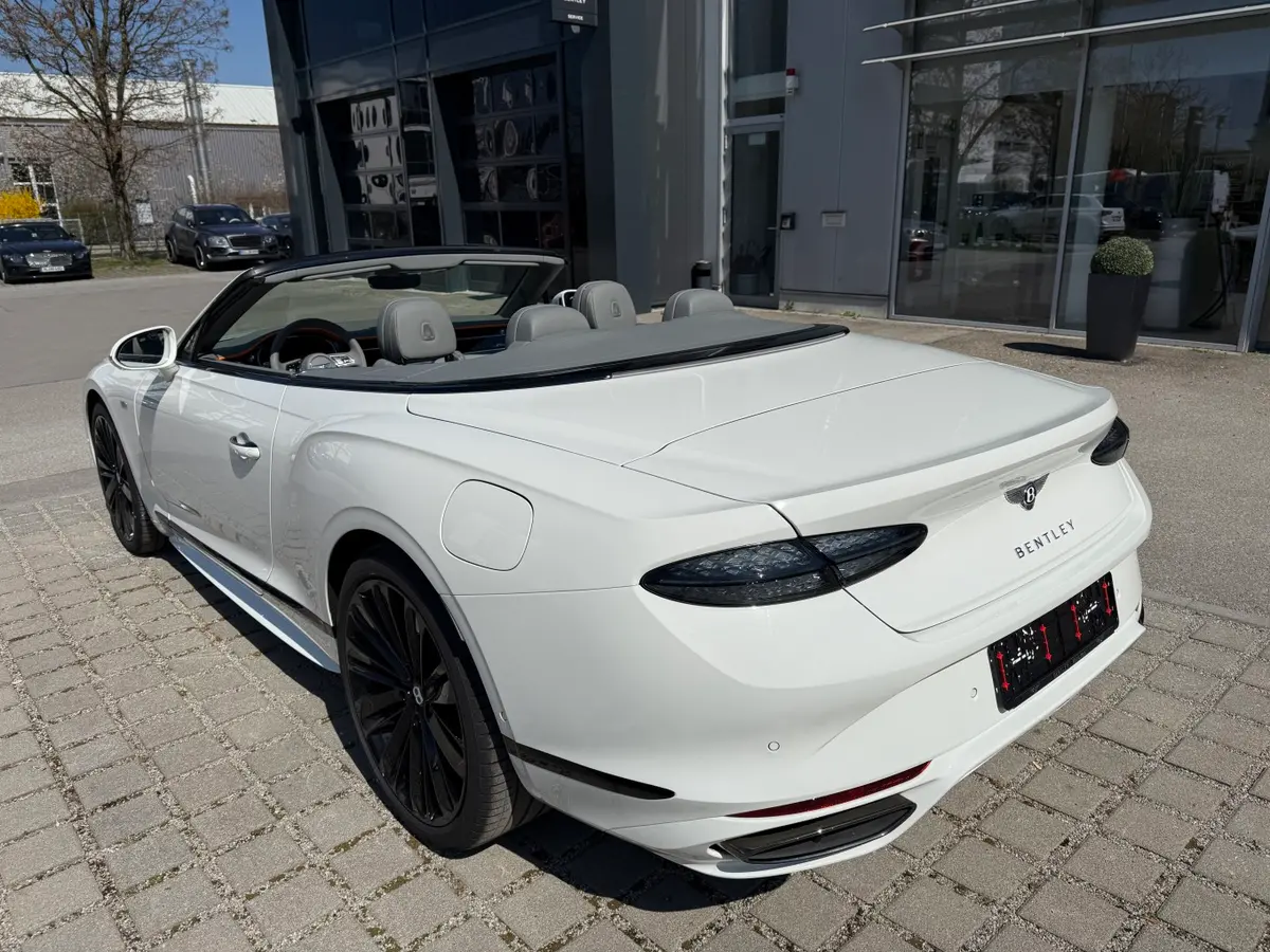 Bentley Continental GTC Speed 2025, side profile — Florence Luxury Car Rental, Florence. Bentley Continental GTC Speed in Florence The 2025 Bentley Continental GTC Speed is…