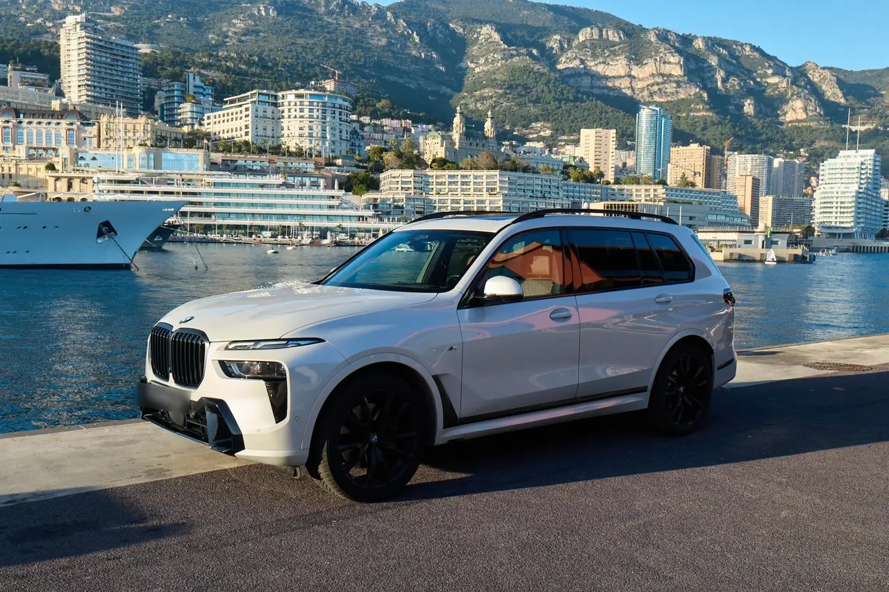 BMW X7 40d M 2024 — Florence Luxury Car Rental, Florence. BMW X7 40d M in Florence The 2024 BMW X7 40d M is available for rental in Florence,…