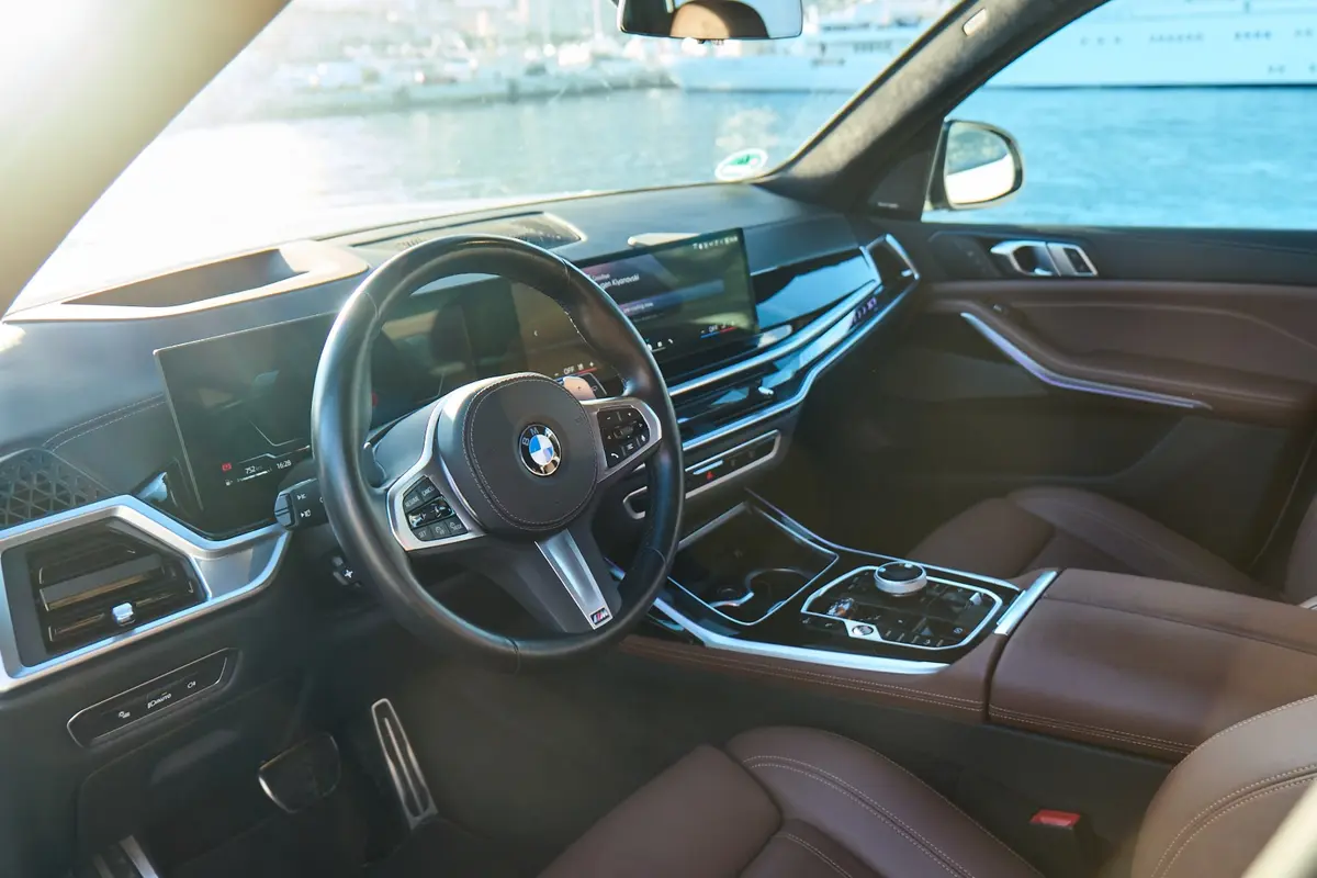 BMW X7 40d M 2024, interior — Florence Luxury Car Rental, Florence. BMW X7 40d M in Florence The 2024 BMW X7 40d M is available for rental in Florence,…