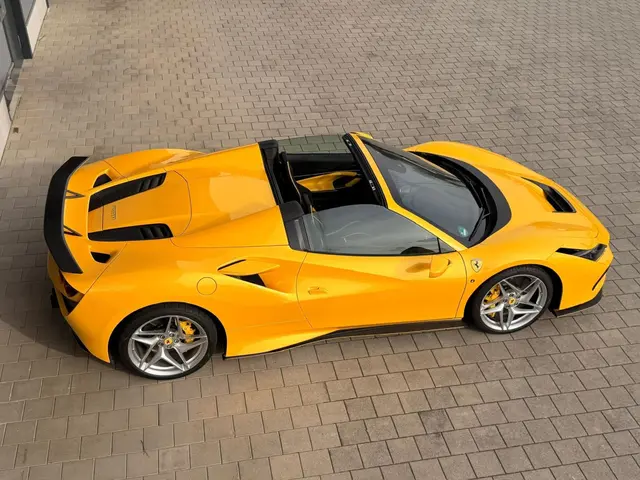 Ferrari F8 SPIDER 2023 — Florence Luxury Car Rental, Florence