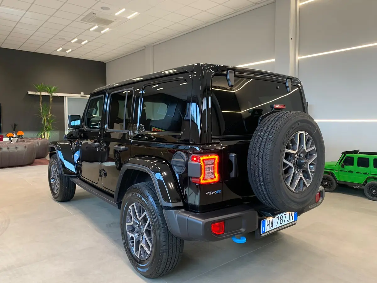 Jeep Wrangler 2025, exterior — Florence Luxury Car Rental, Florence. Jeep Wrangler in Florence Renting the 2025 Jeep Wrangler in Florence provides an SUV…