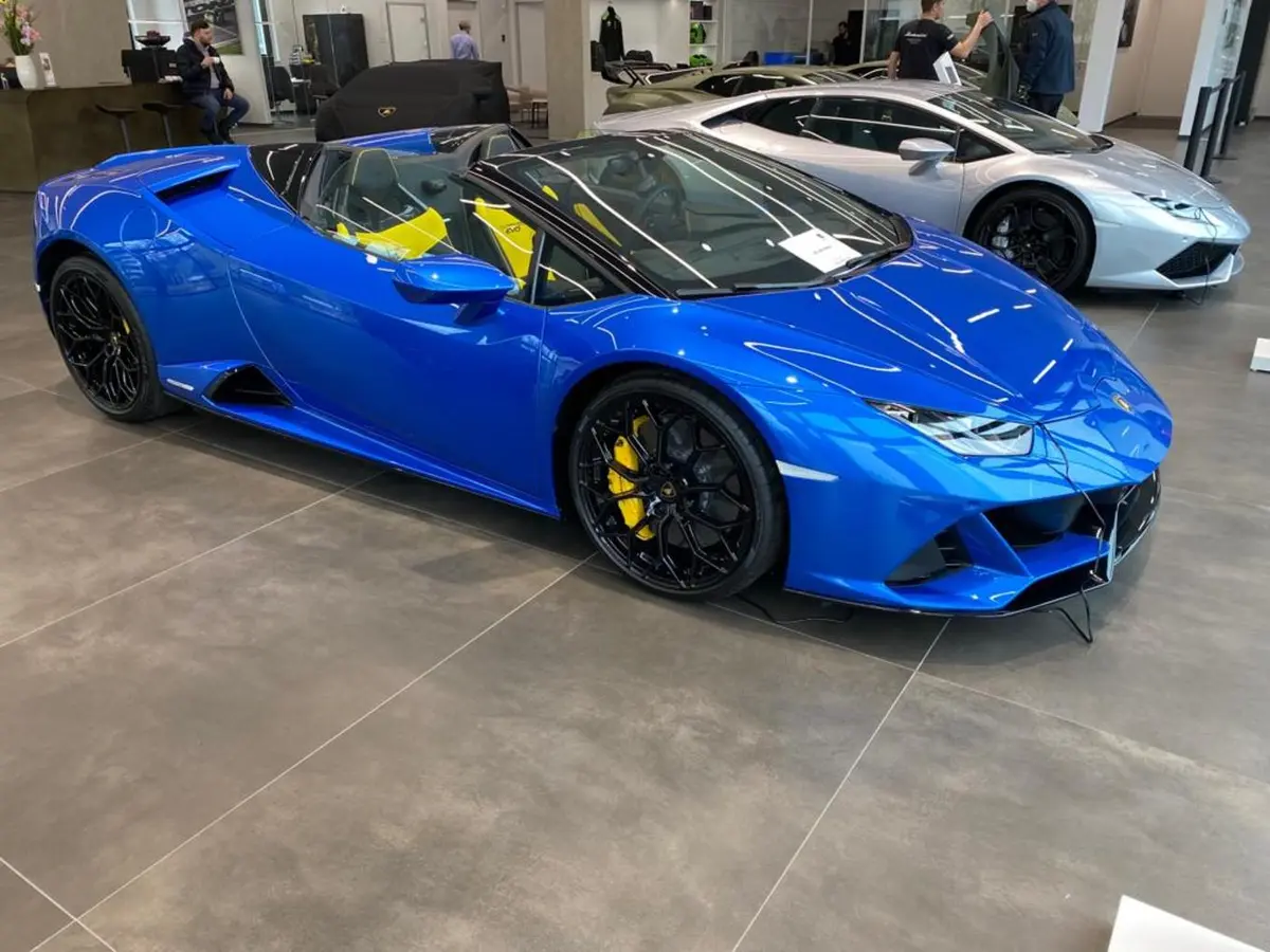 Lamborghini Huracan Evo Spyder 2022, front view — Florence Luxury Car Rental, Florence. Lamborghini Huracan Evo Spyder in Florence Renting the 2022 Lamborghini Huracan Evo…