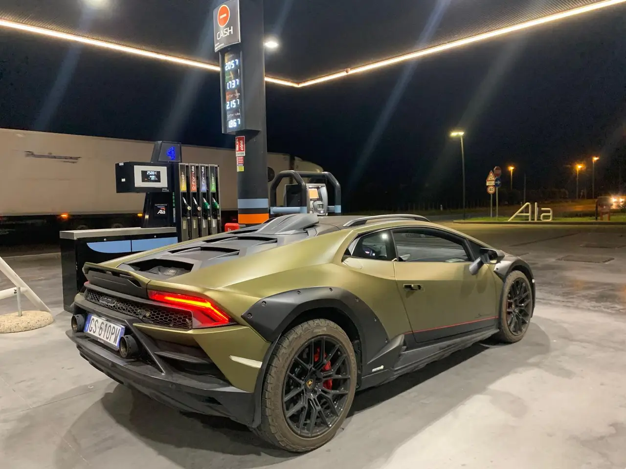 Lamborghini Huracan Sterrato 2024, front view — Florence Luxury Car Rental, Florence. Lamborghini Huracan Sterrato in Florence Renting the 2024 Lamborghini Huracan Sterrato in…