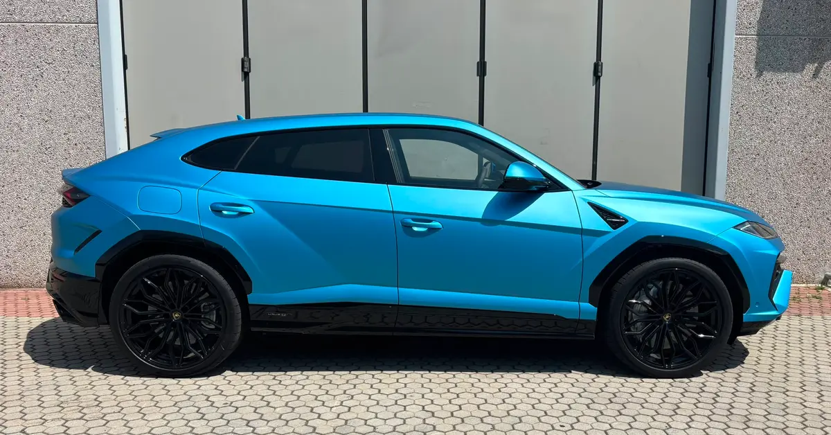 Lamborghini Urus SE 2025, exterior — Florence Luxury Car Rental, Florence. Lamborghini Urus SE in Florence Renting the 2025 Lamborghini Urus SE in Florence provides…