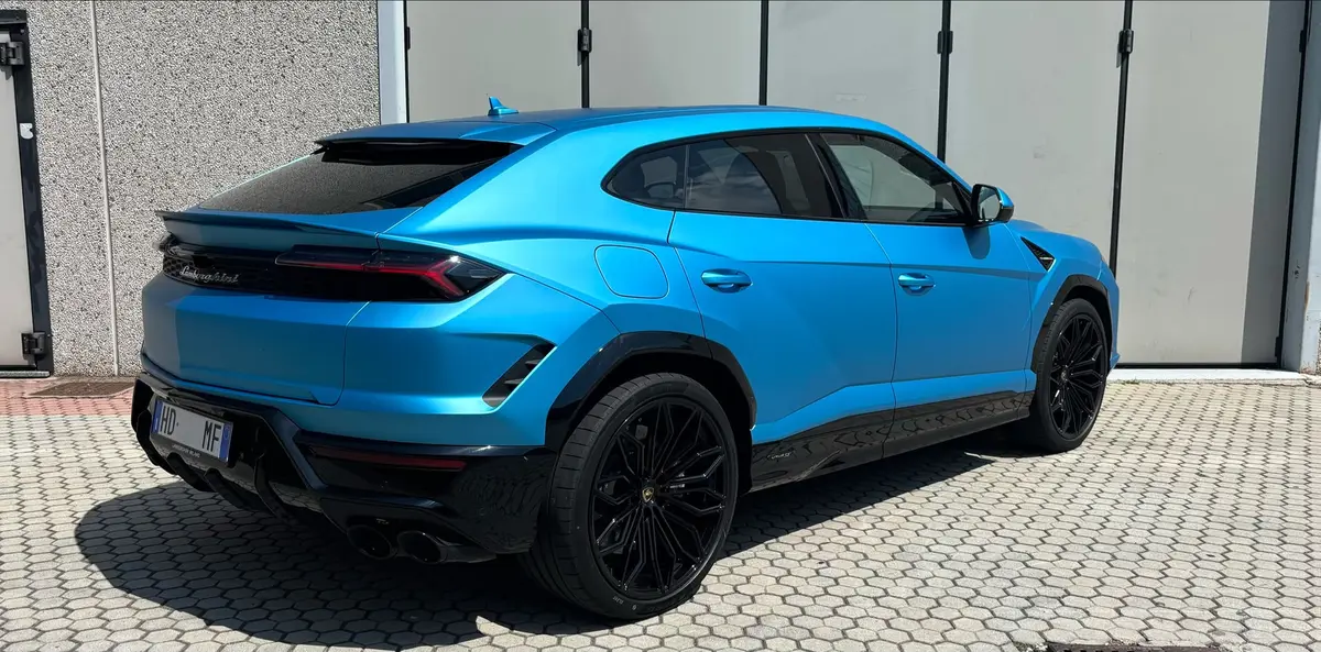 Lamborghini Urus SE 2025, front view — Florence Luxury Car Rental, Florence. Lamborghini Urus SE in Florence Renting the 2025 Lamborghini Urus SE in Florence provides…
