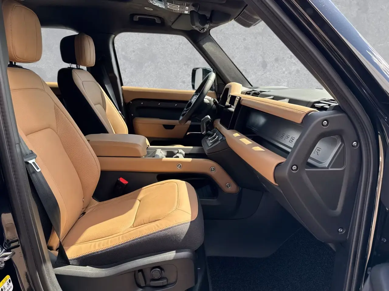 Land Rover Defender 2024, front view — Florence Luxury Car Rental, Florence. Land Rover Defender in Florence Renting the 2024 Land Rover Defender in Florence provides…