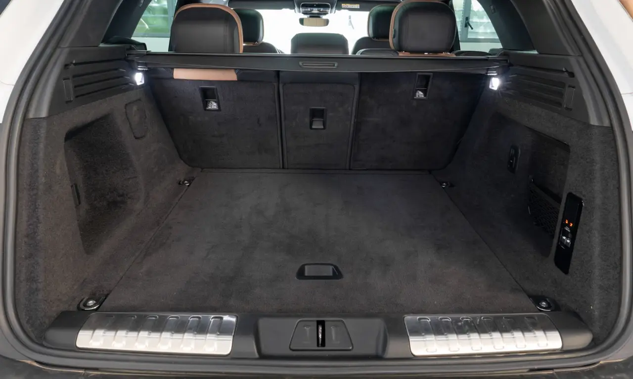 Land Rover Range Rover Sport 2025, interior — Florence Luxury Car Rental, Florence. Land Rover Range Rover Sport in Florence Renting the 2025 Land Rover Range Rover Sport in…
