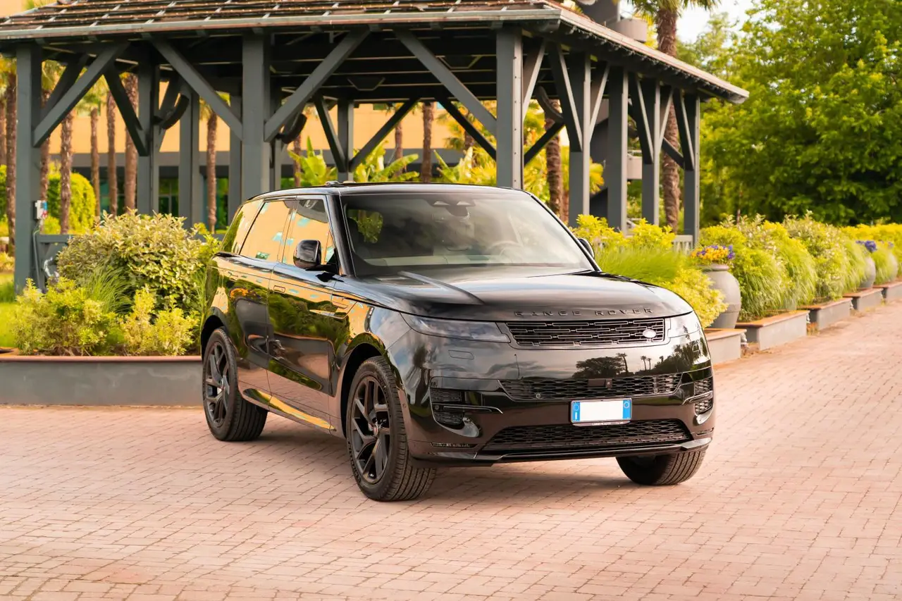 Land Rover Range Rover Sport Dynamic SE 2025, rear view — Florence Luxury Car Rental, Florence. Land Rover Range Rover Sport Dynamic SE in Florence The 2025 Land Rover Range Rover Sport…