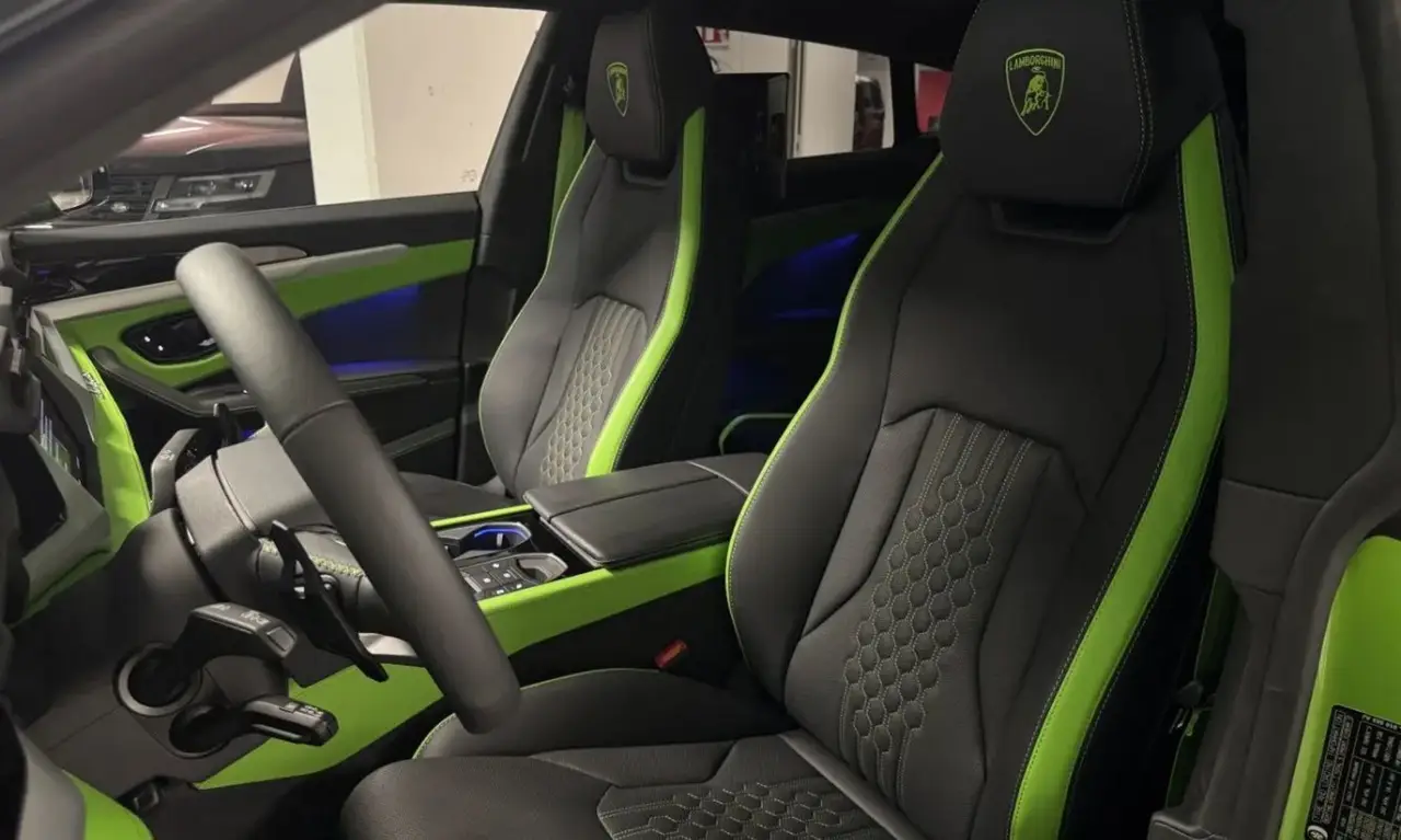 Land Rover Range Rover Sport Dynamic SE 2025, interior — Florence Luxury Car Rental, Florence. Land Rover Range Rover Sport Dynamic SE in Florence The 2025 Land Rover Range Rover Sport…