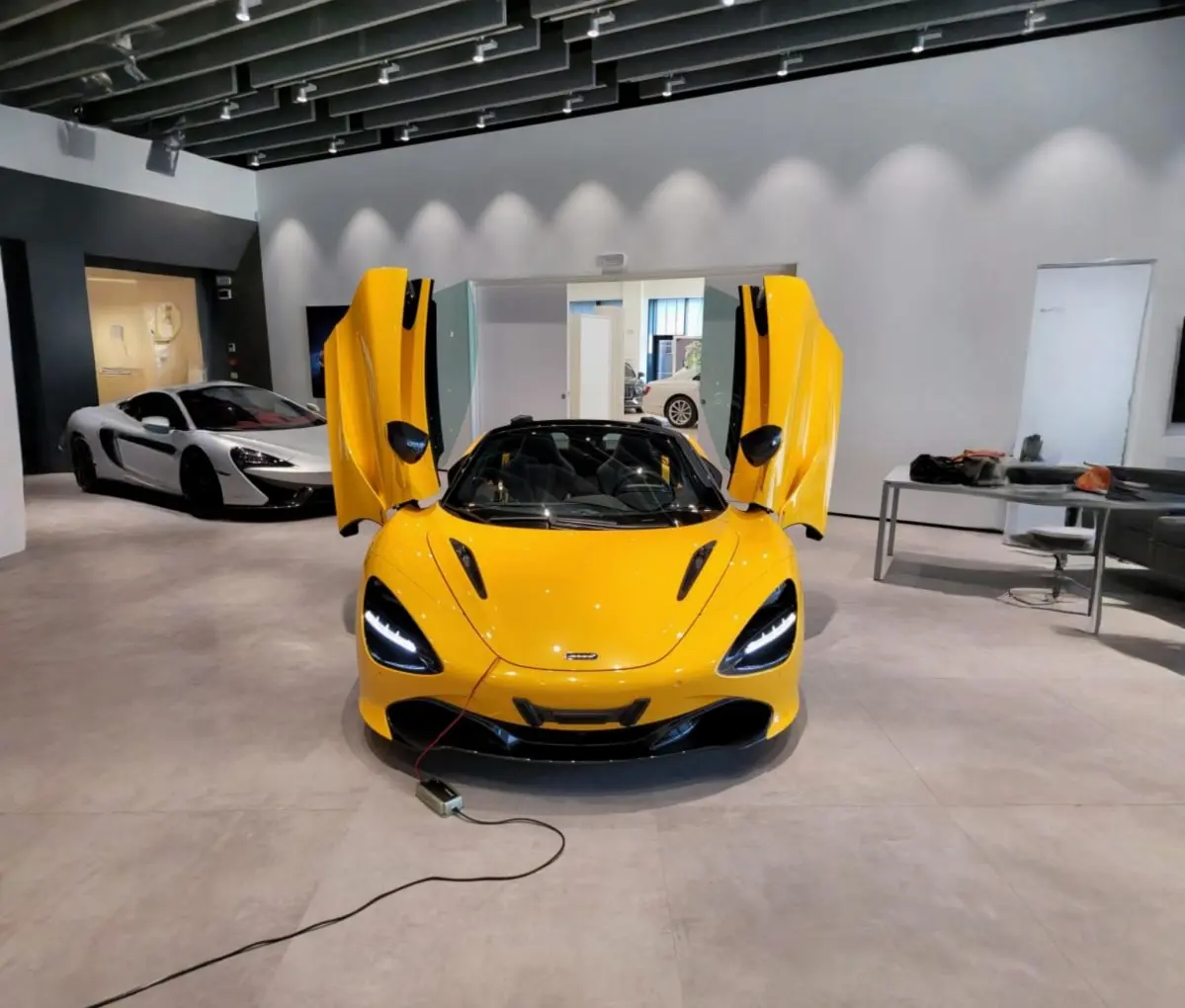 McLaren 720S Spider 2022, exterior — Florence Luxury Car Rental, Florence. McLaren 720S Spider in Florence The 2022 McLaren 720S Spider is available for rental in…