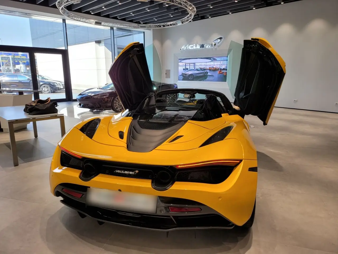 McLaren 720S Spider 2022, interior — Florence Luxury Car Rental, Florence. McLaren 720S Spider in Florence The 2022 McLaren 720S Spider is available for rental in…