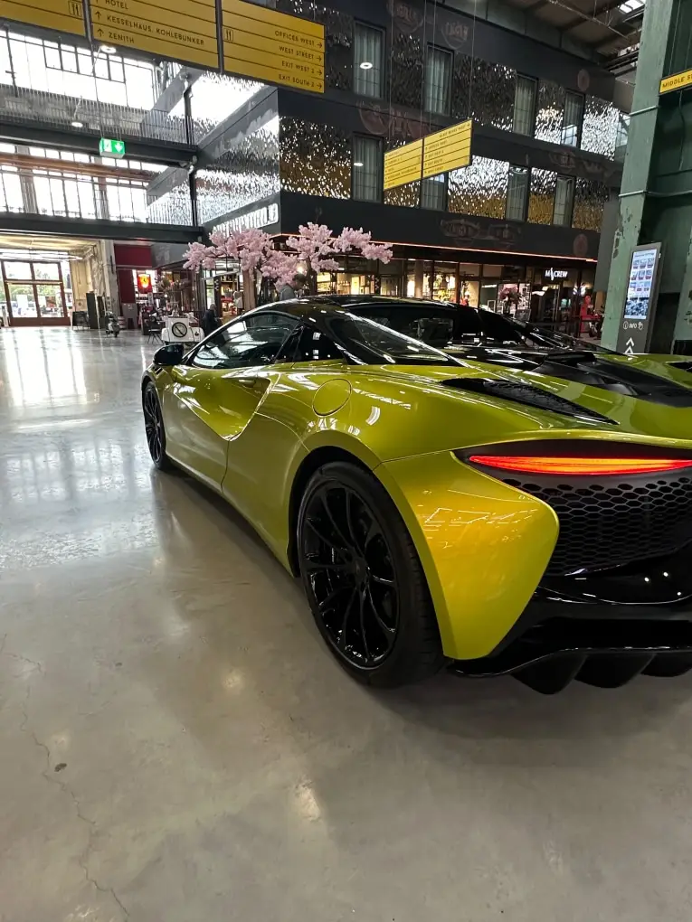 McLaren Artura Spider 2024, exterior — Florence Luxury Car Rental, Florence. McLaren Artura Spider in Florence The 2024 McLaren Artura Spider is available for rental…