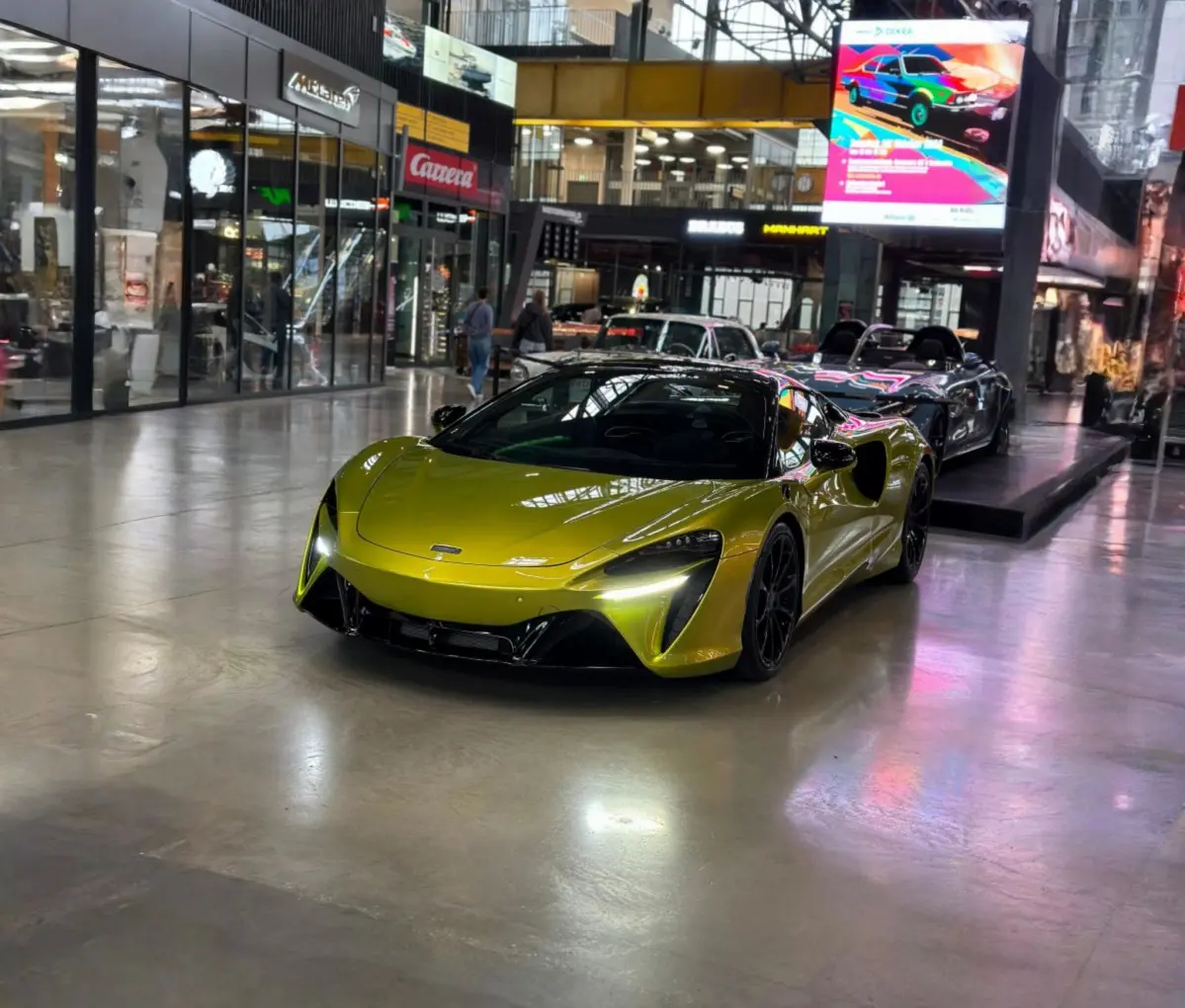 McLaren Artura Spider 2024, interior — Florence Luxury Car Rental, Florence. McLaren Artura Spider in Florence The 2024 McLaren Artura Spider is available for rental…
