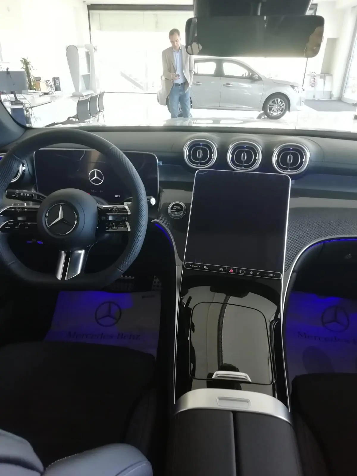 Mercedes Benz GLC 2025, exterior — Florence Luxury Car Rental, Florence. Mercedes Benz GLC in Florence Renting the 2025 Mercedes Benz GLC in Florence provides an…
