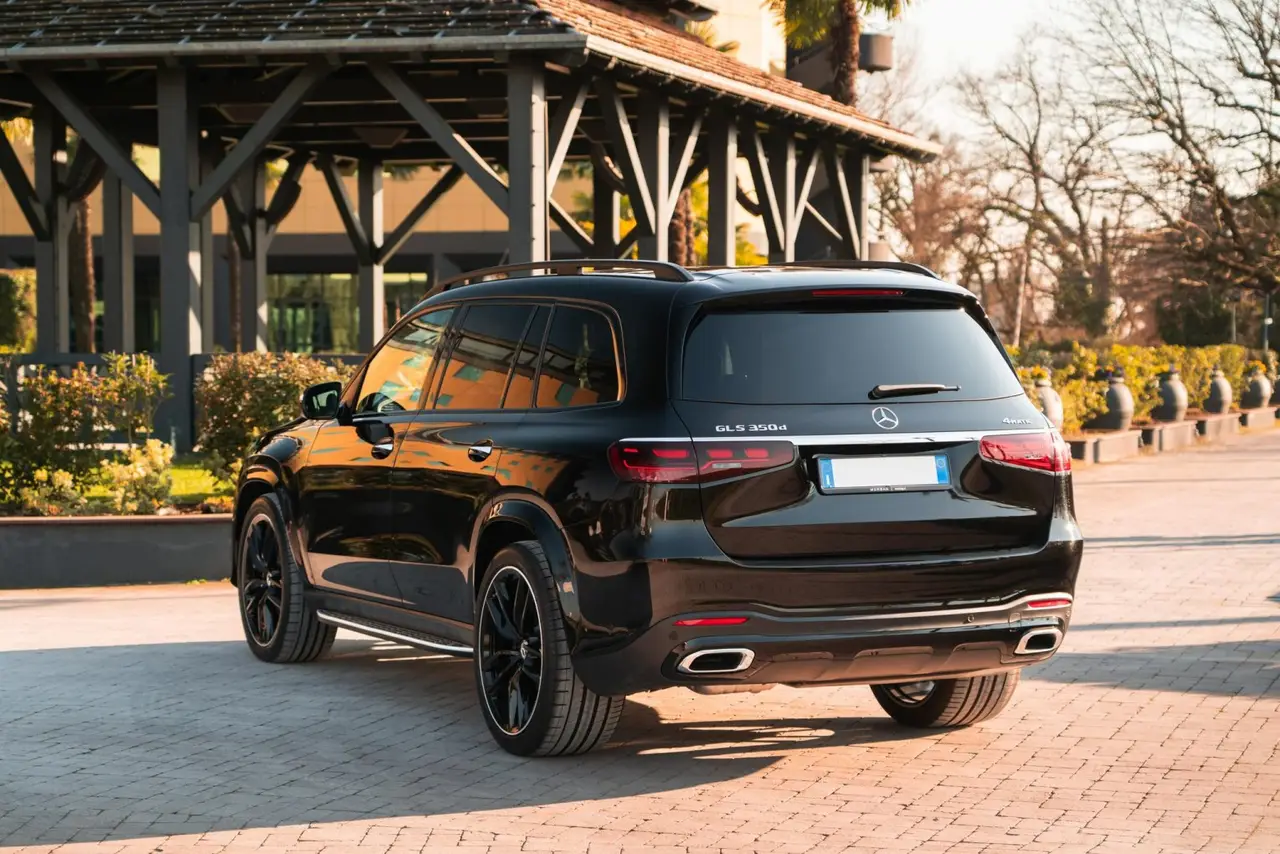Mercedes Benz GLS-klasse 350 D Exclusive 7 Posti 2025, exterior — Florence Luxury Car Rental, Florence. Mercedes Benz GLS-klasse 350 D Exclusive 7 Posti in Florence The 2025 Mercedes Benz…