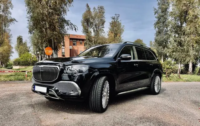 Mercedes Benz GLS Maybach 2022 — Florence Luxury Car Rental, Florence