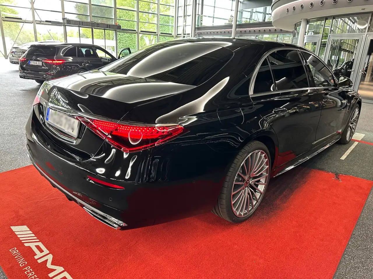 Mercedes Benz S-klasse S400 Long 4-Matic 2023, exterior — Florence Luxury Car Rental, Florence. Mercedes Benz S-klasse S400 Long 4-Matic in Florence Hiring the 2023 Mercedes Benz…
