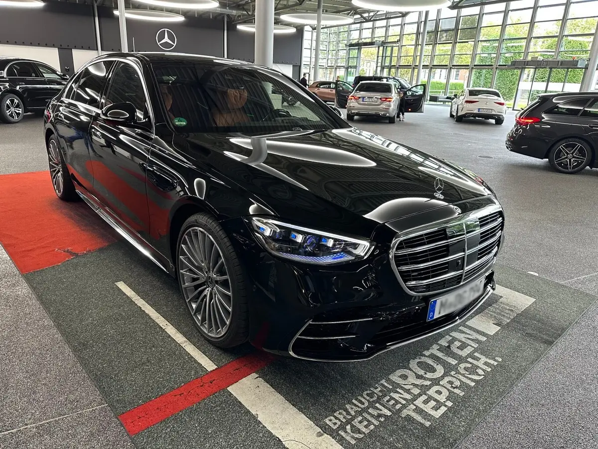 Mercedes Benz S-klasse S400 Long 4-Matic 2023, front view — Florence Luxury Car Rental, Florence. Mercedes Benz S-klasse S400 Long 4-Matic in Florence Hiring the 2023 Mercedes Benz…