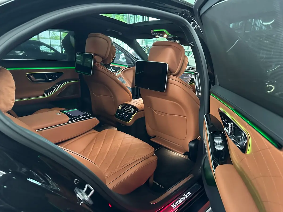 Mercedes Benz S-klasse S400 Long 4-Matic 2023, dashboard — Florence Luxury Car Rental, Florence. Mercedes Benz S-klasse S400 Long 4-Matic in Florence Hiring the 2023 Mercedes Benz…