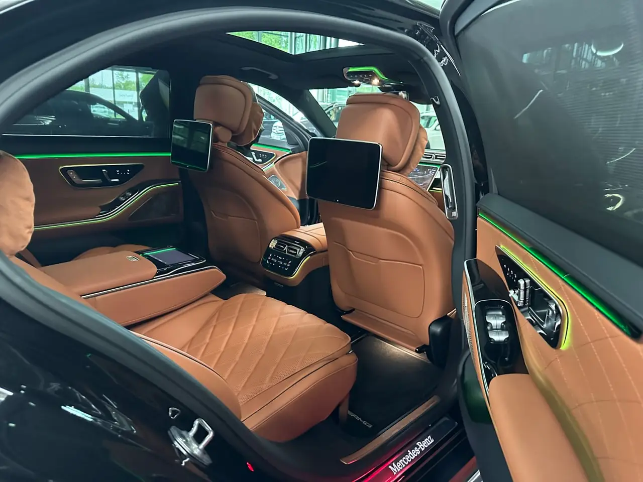 Mercedes Benz S-klasse S400 Long 4-Matic 2023, dashboard — Florence Luxury Car Rental, Florence. Mercedes Benz S-klasse S400 Long 4-Matic in Florence Hiring the 2023 Mercedes Benz…