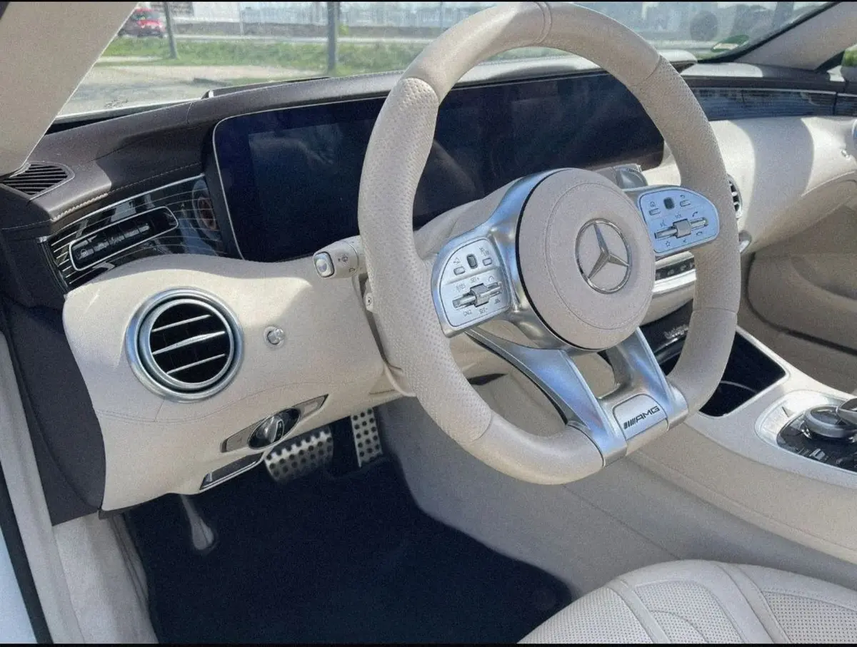 Mercedes Benz S560 Cabrio 2021, exterior — Florence Luxury Car Rental, Florence. Mercedes Benz S560 Cabrio in Florence Renting the 2021 Mercedes Benz S560 Cabrio in…