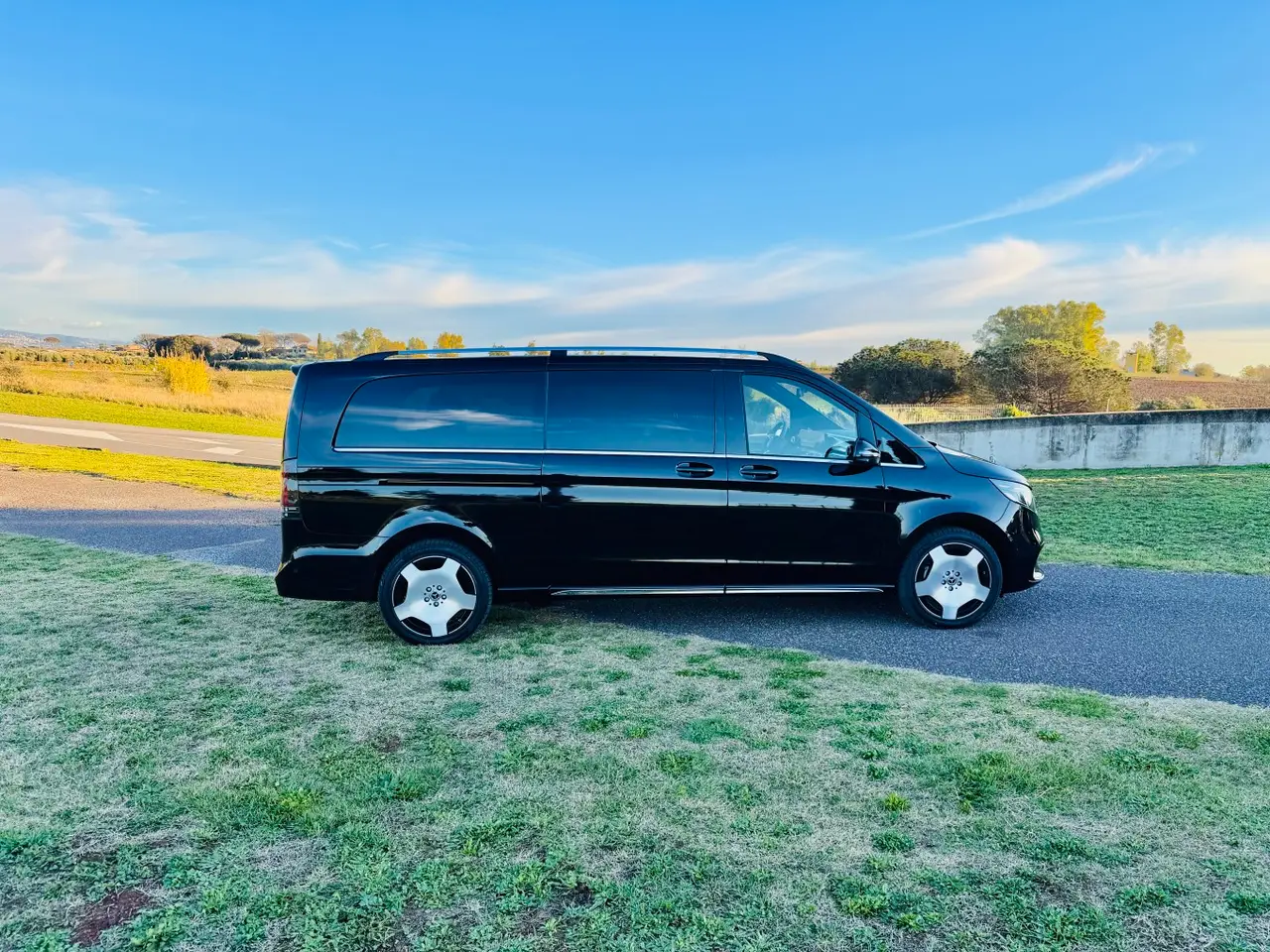 Mercedes Benz V300 4x4 XL Exclusive 7 seats 2025, front view — Florence Luxury Car Rental, Florence. Seven seats, one smooth ride to Siena