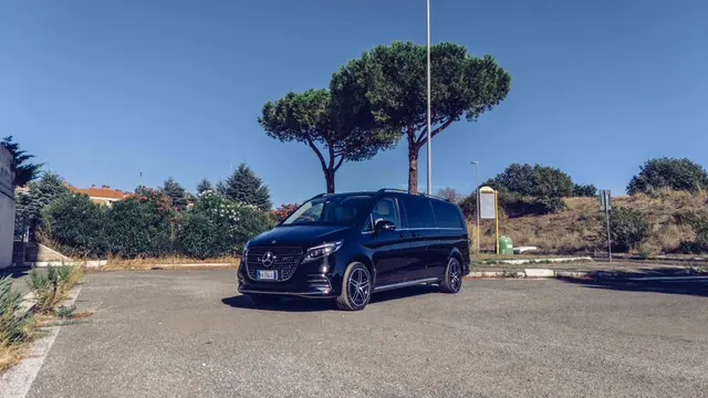 Mercedes Benz V300 4x4 XL VIP (Captain, 7 seat) 2025 — Florence Luxury Car Rental, Florence