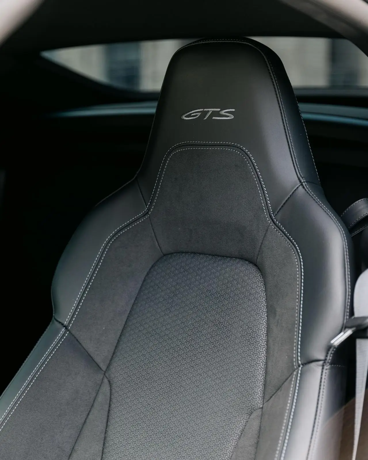 Porsche Carrera Spyder 992,2 GTS 2025, interior — Florence Luxury Car Rental, Florence. Porsche Carrera Spyder 992,2 GTS in Florence Renting the 2025 Porsche Carrera Spyder…