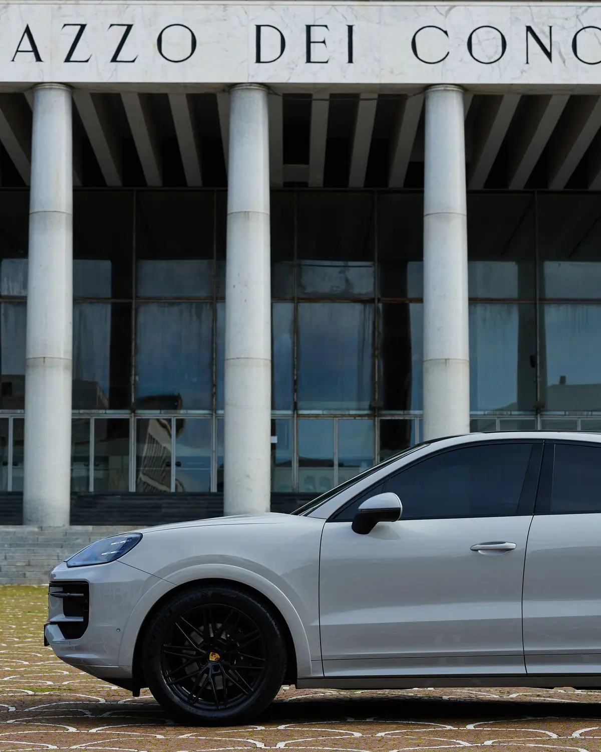 Porsche Cayenne 2025, front view — Florence Luxury Car Rental, Florence. Porsche Cayenne in Florence The 2025 Porsche Cayenne is available for rental in Florence,…