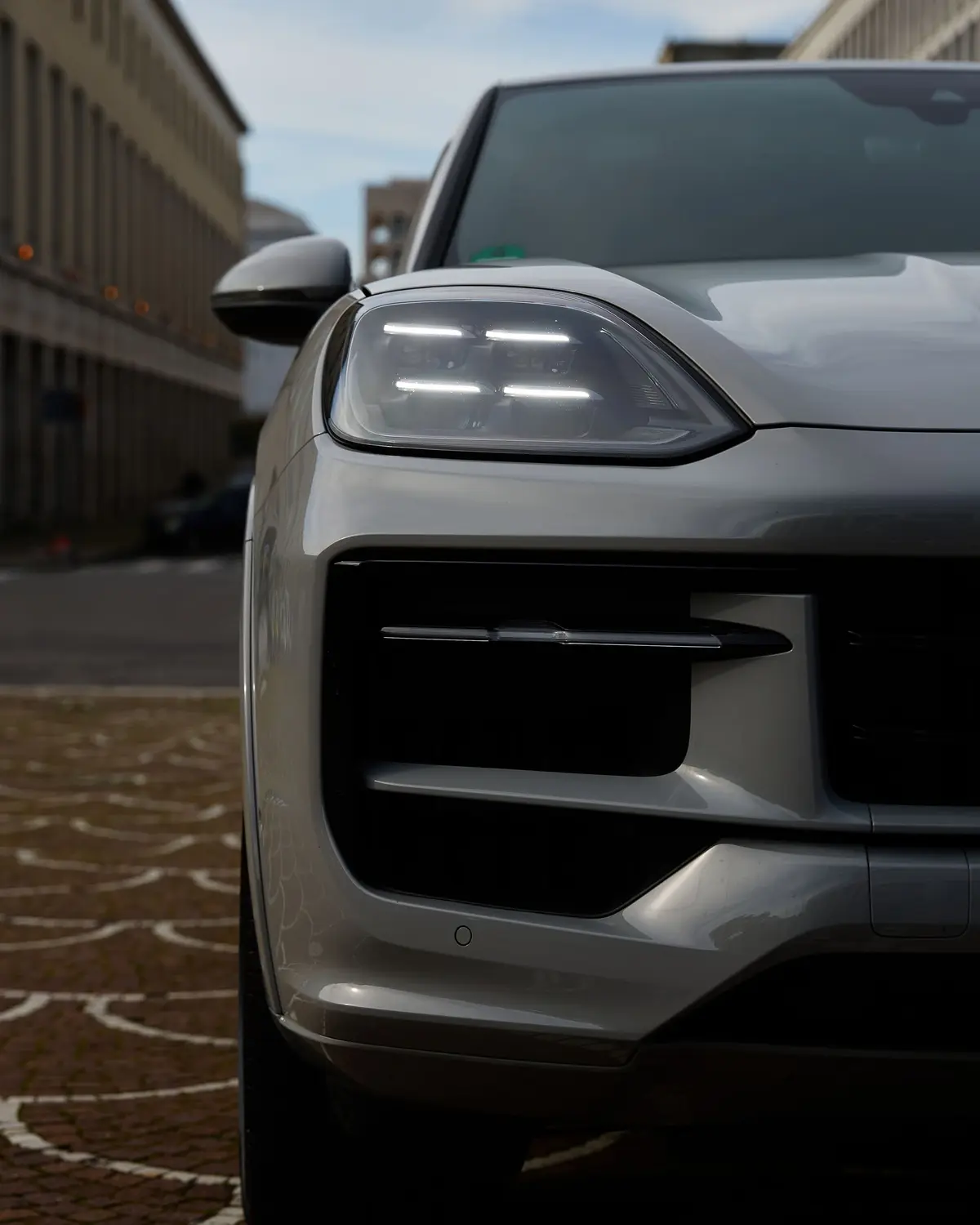 Porsche Cayenne 2025, rear view — Florence Luxury Car Rental, Florence. Porsche Cayenne in Florence The 2025 Porsche Cayenne is available for rental in Florence,…