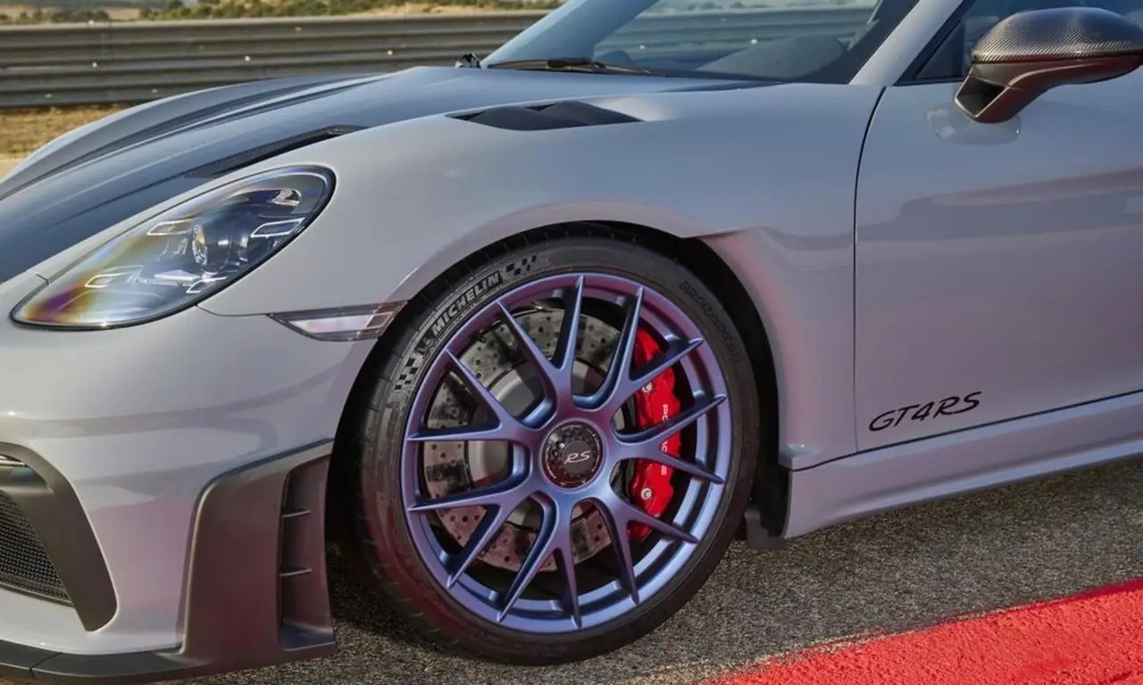Porsche GT4 RS 2024, front view — Florence Luxury Car Rental, Florence. Porsche GT4 RS in Florence Renting the 2024 Porsche GT4 RS in Florence provides a sport…