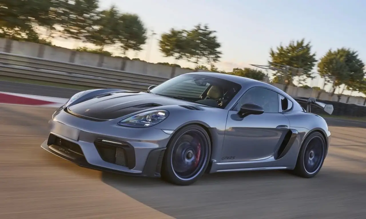 Porsche GT4 RS 2024, rear view — Florence Luxury Car Rental, Florence. Porsche GT4 RS in Florence Renting the 2024 Porsche GT4 RS in Florence provides a sport…
