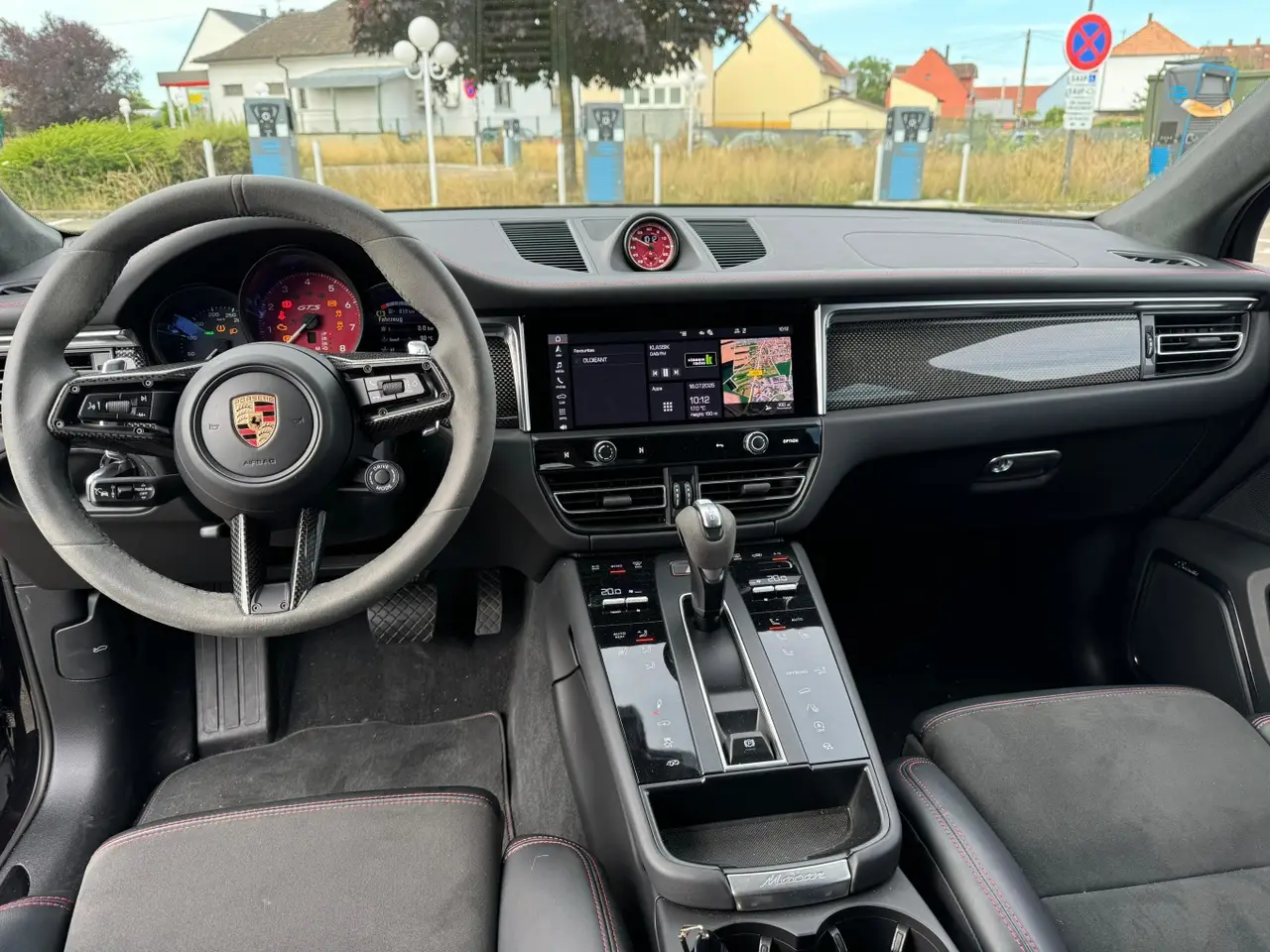 Porsche Macan GTS 2024, exterior — Florence Luxury Car Rental, Florence. Porsche Macan GTS in Florence Renting the 2024 Porsche Macan GTS in Florence provides an…