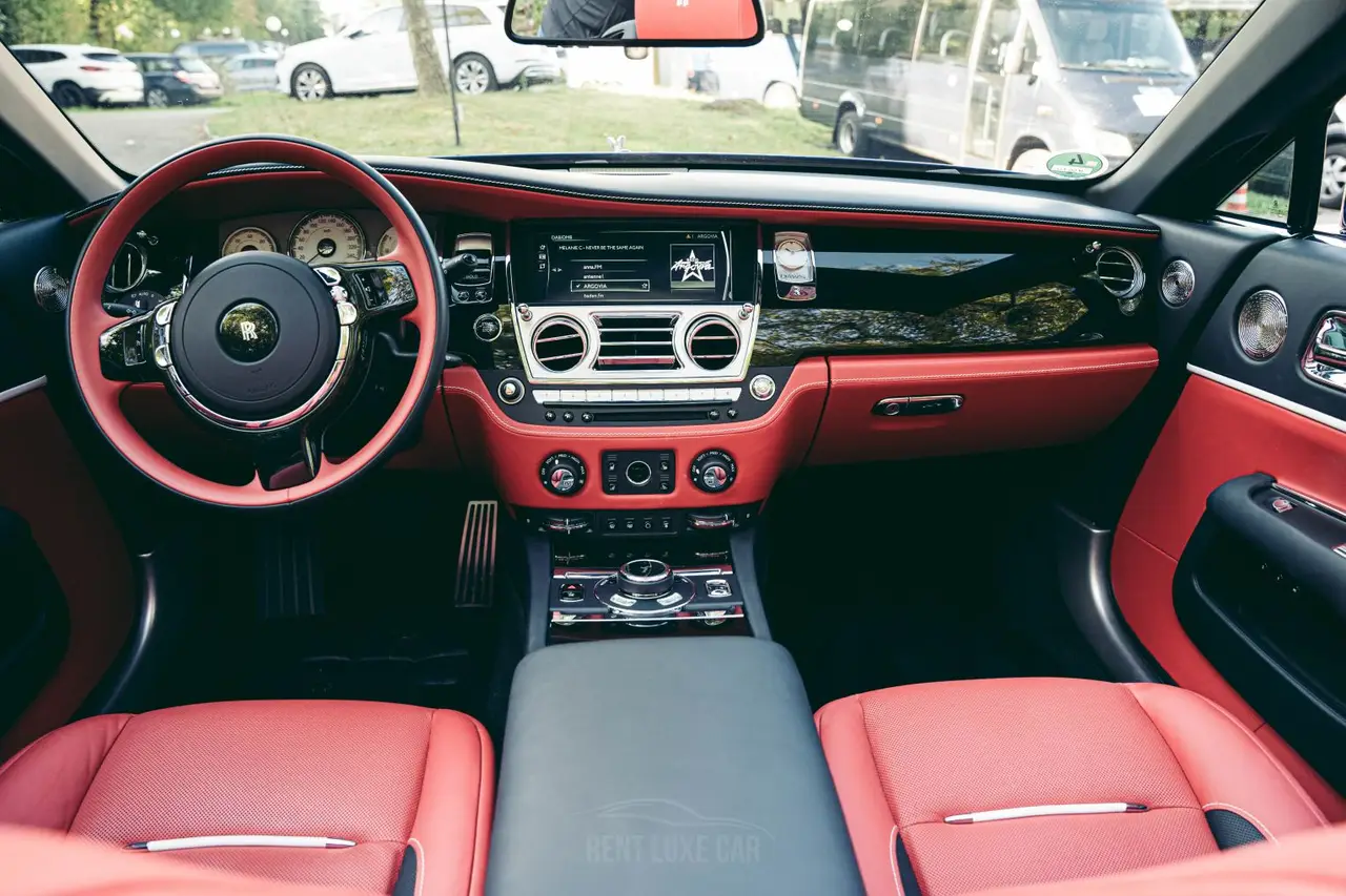 Rolls-Royce Dawn 2022, exterior — Florence Luxury Car Rental, Florence. Rolls-Royce Dawn in Florence Renting the 2022 Rolls-Royce Dawn in Florence provides a…