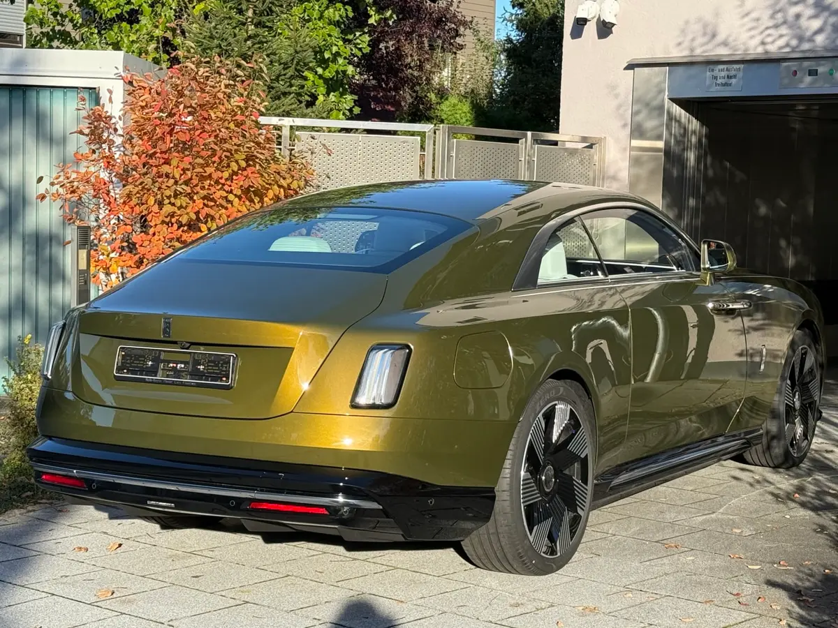 Rolls-Royce Spectre 2024, exterior — Florence Luxury Car Rental, Florence. Rolls-Royce Spectre in Florence Renting the 2024 Rolls-Royce Spectre in Florence provides…